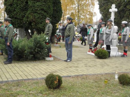 Warty harcerzy przy Grobach Żołnierskich