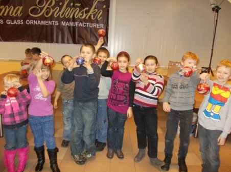 Klasa III w fabryce bombek