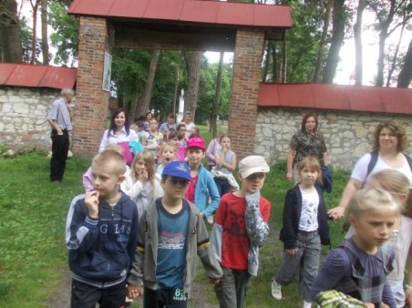 Pielgrzymka dziękczynna klasy II