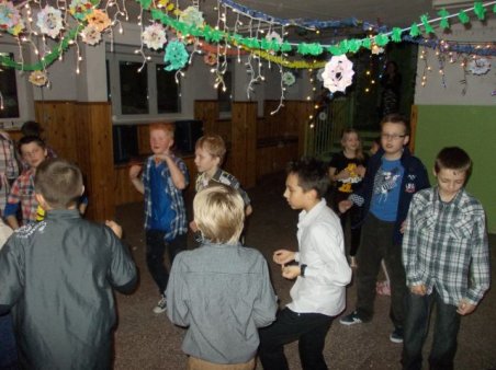 Zabawa choinkowa IV-VI