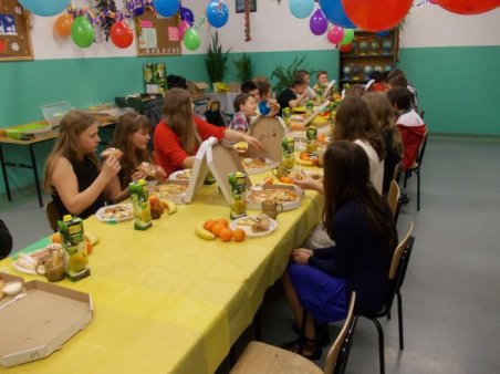 Zabawa choinkowa IV-VI