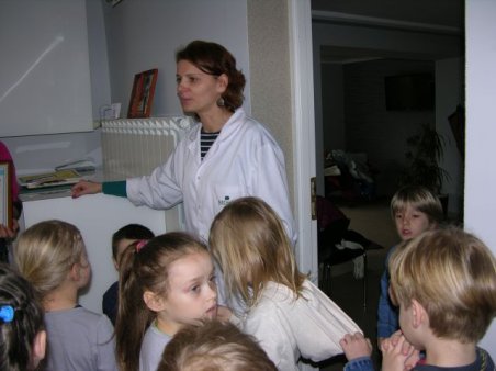 Sześciolatki w gabinecie stomatologicznym