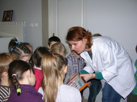 Sześciolatki w gabinecie stomatologicznym