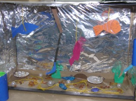 "Akwarium" - wystawa prac plastycznych uczniów kl. IVa i IVb