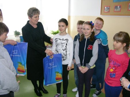 "Akwarium" - wystawa prac plastycznych uczniów kl. IVa i IVb