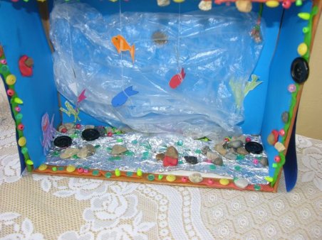 "Akwarium" - wystawa prac plastycznych uczniów kl. IVa i IVb