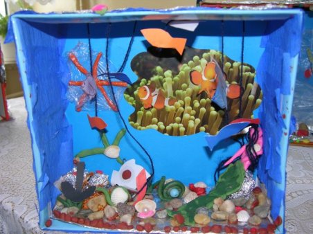 "Akwarium" - wystawa prac plastycznych uczniów kl. IVa i IVb