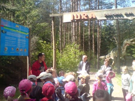 Przedszkolaki w Parku Jurajskim