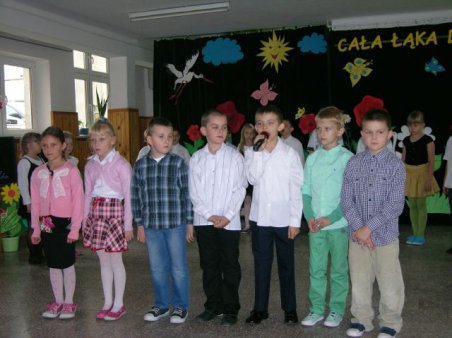 Pierwszoklasiści swoim Mamom