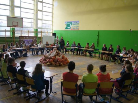 SZKOLNY OKRAGŁY STÓŁ