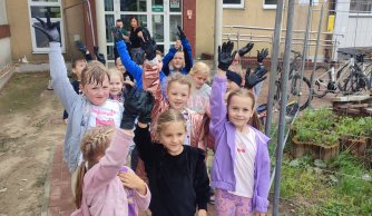 Klasy 1–3 sprzątają Ziemię!