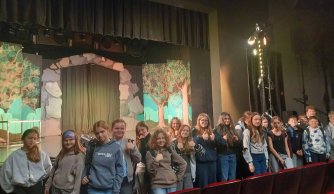 Niezwykła podróż teatralna szóstoklasistów
